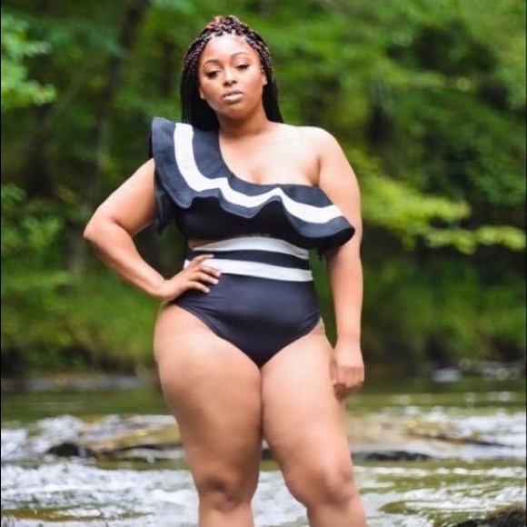 LAST 1 🌺NEW ITEM! OFF SHOULDER SWIMSUIT SET - Picture 7 of 8